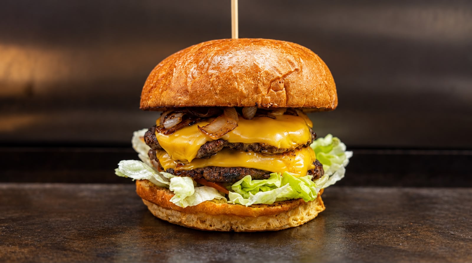 Hamburguesa doble con queso y cebolla